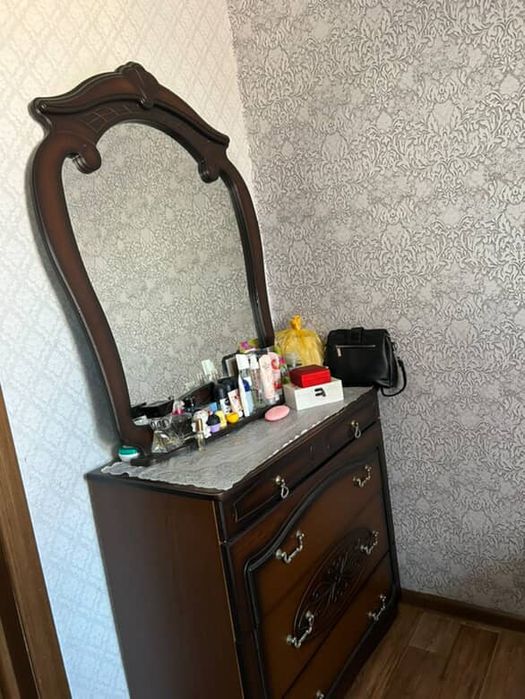 Продается спальный гарнитур