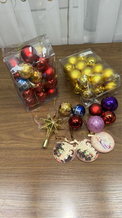 ARCHA / Продаётся ёлка 1 метр, уже украшена игрушками и мишурой