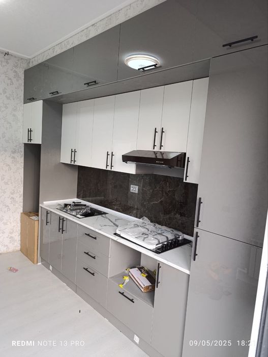 Zakaz mebel siz xoxlagan turdagi va rangdagi oshxona m