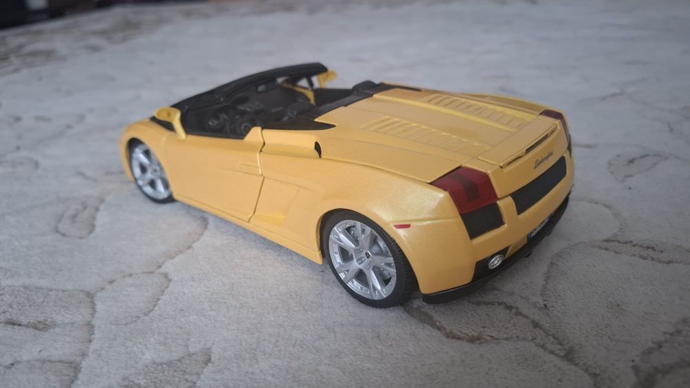 Vând macheta Lambo Gallardo 1/18 Burago