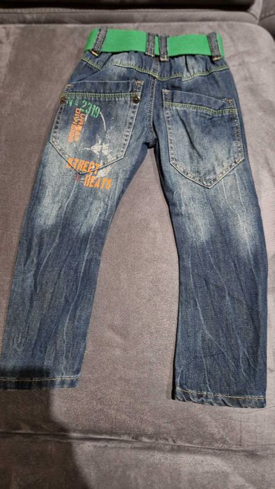 Дънки за момче със зелен колан