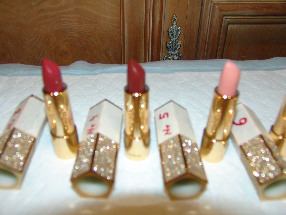 Rujuri de buze marca Emolyne