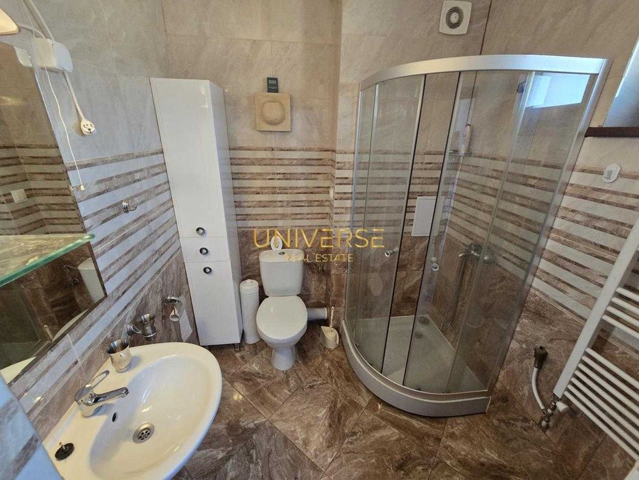 Триетажна къща за продажба в Кошарица