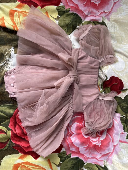 Продам платье на девочку от 6 до 18 месяцев