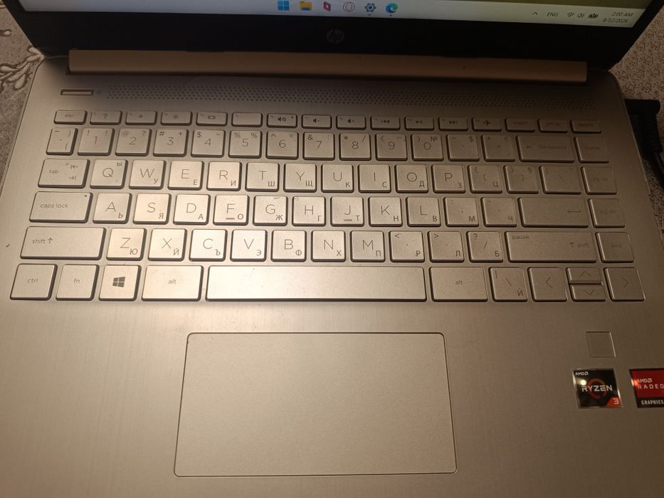 Лаптоп HP 14s (14") / AMD Ryzen 3 3250U / 4GB RAM / Windows 11 Pro