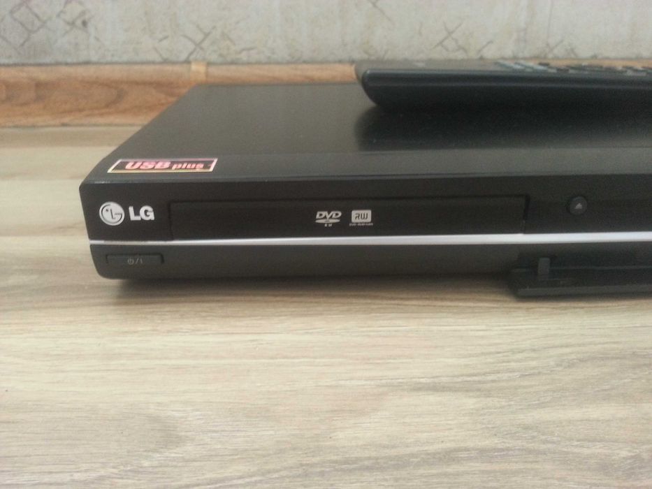 записывающий DVD-RW  LG в отличном рабочем состоянии.