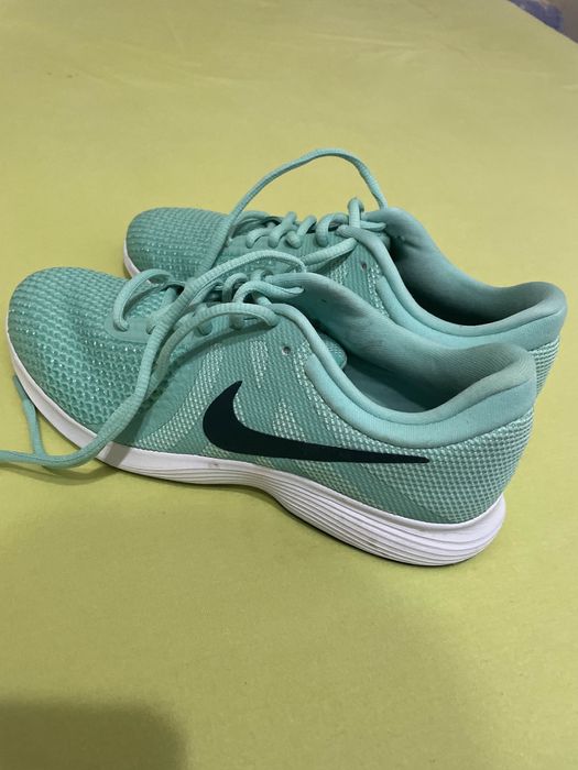 Маратонки NIKE Revolution 4 НОВИ