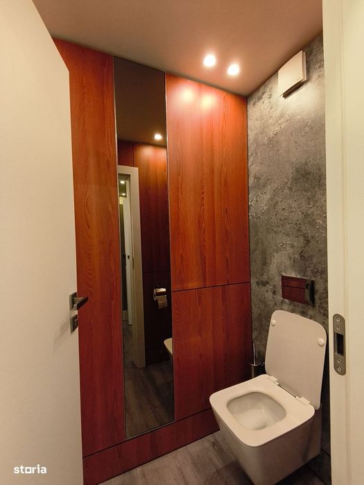 Birou și curte 100 mp in Centru, curte proprie și loc parcare.