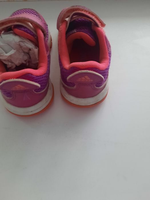 Продам кроссовки адидас для девочки
