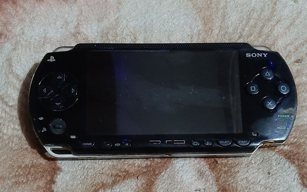 Vând psp în stare bună estetică  1004