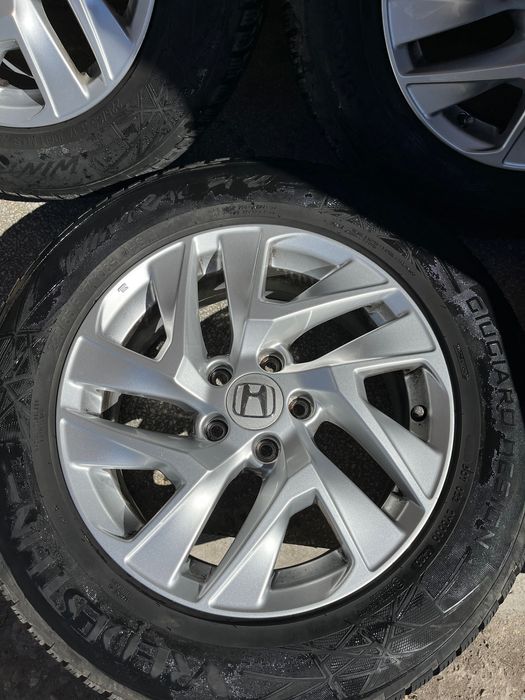 Оригинални Honda джанти R17 7J, със зимни гуми Vredestein 225/65/17