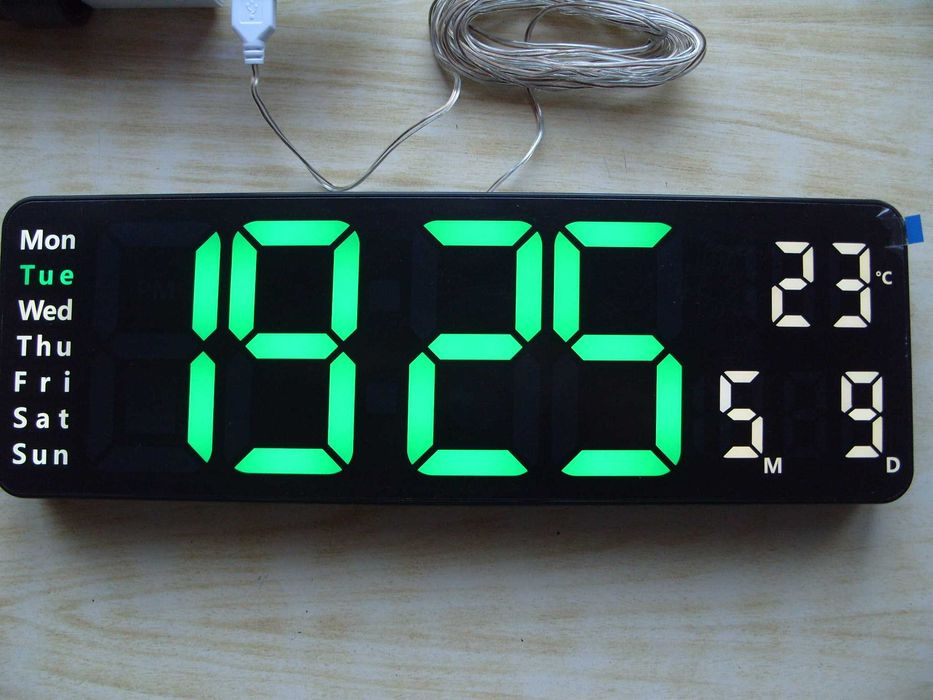 Голям електронен чаcoвниk DS-6629 с дистанционно управление