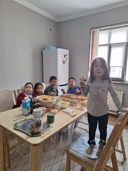 Продам стол с 6 стулями