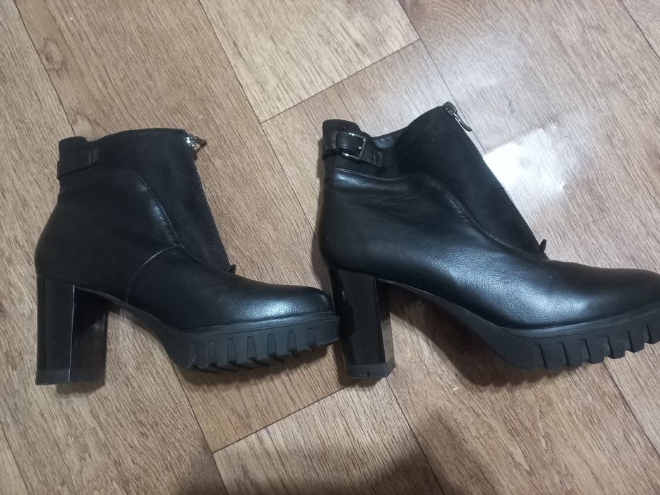Продаю весенние сапоги, хорошего качества