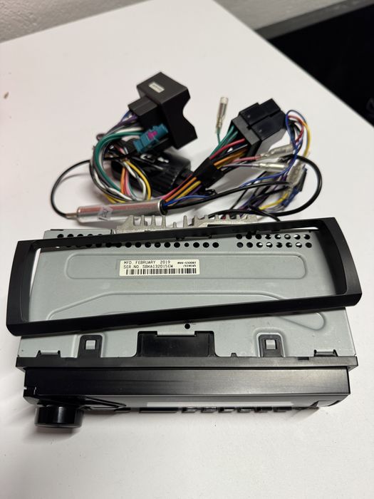 Pioneer MVH-300BT + Адаптер за волан за VW Touran, Golf, Passat