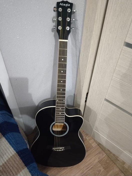 Продам гитару Adagio