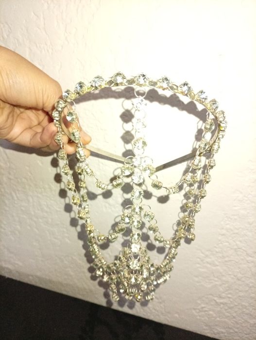 Diadema bir marotaba taqilgan