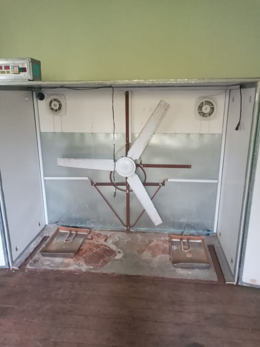 Инкубатор продам