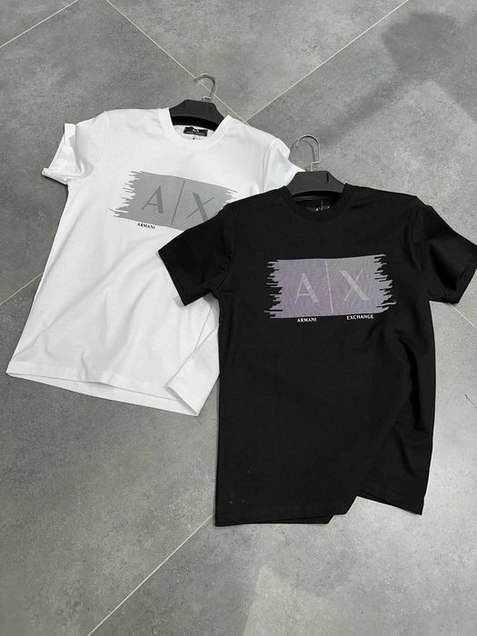 Armani Exchange тениски в бял и черен вариант - ТОП модел за сезона !