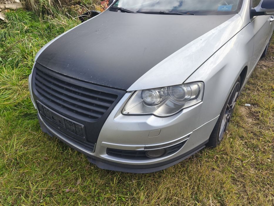 Bară față cu grilă centrală gri LA7W Volkswagen Passat B6 2005-2010