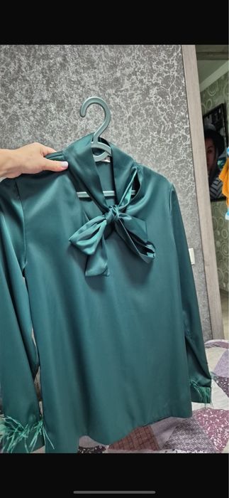 Продам блузку атласную