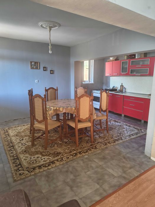 0888909923Продавам двуетажна къща в с.Горник на 3км от Червен бряг на тихо и спокойно място