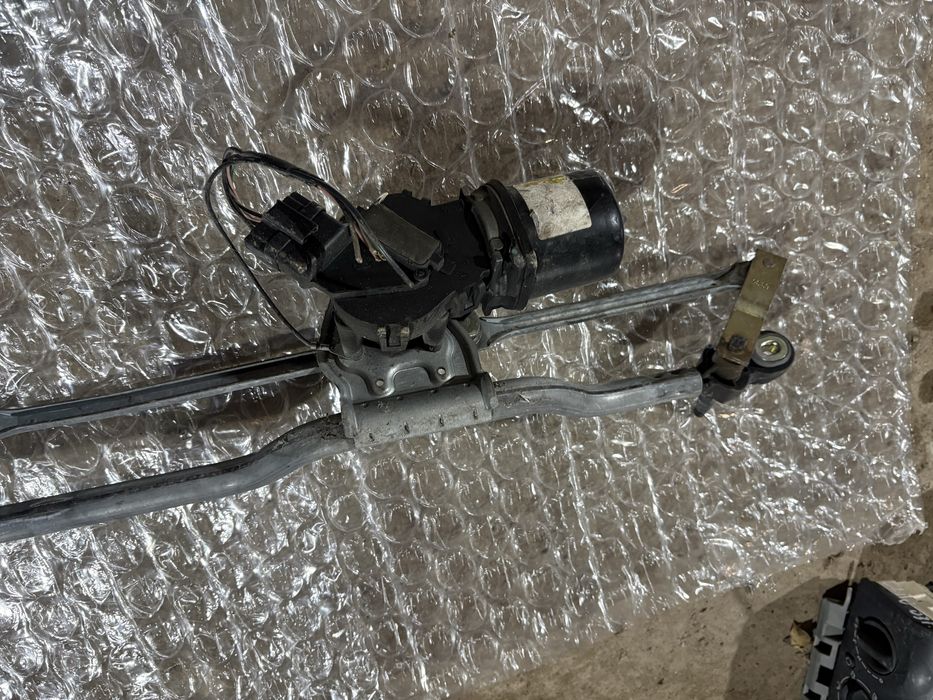 Renault Clio 2002 година Мотор Предни Чистачки