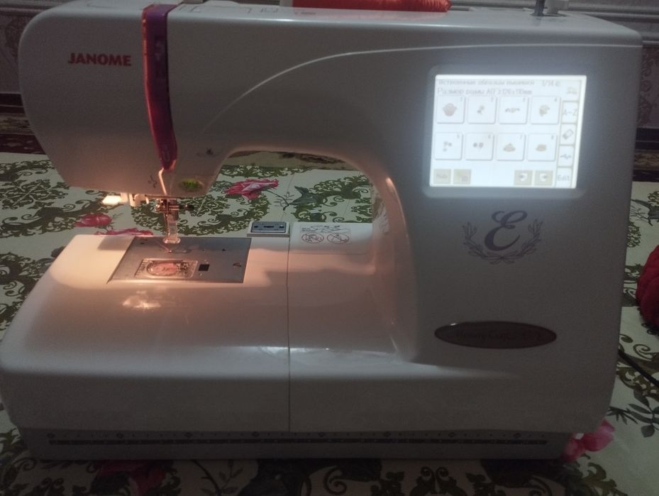 Швейная машина ЖАНОМЕ