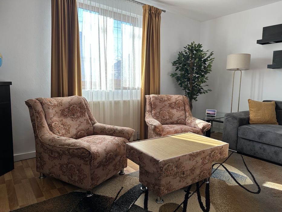 Vand set fotolii si masuta de living - Radauti