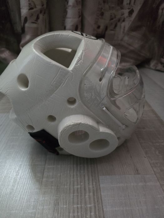 Шлем для каратэ/тэйквондо