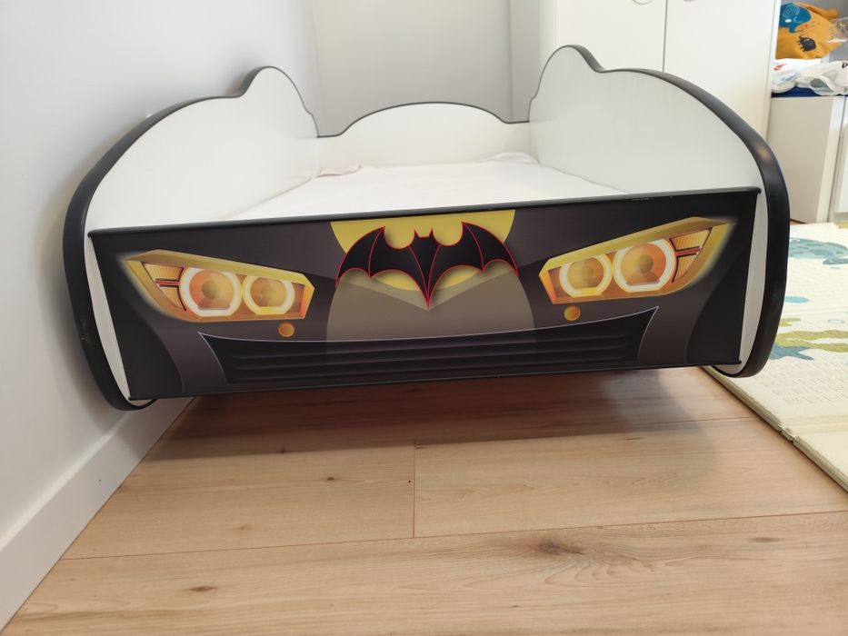 Продавам детско легло на Батман/ Batcar, размери 140/70, в отлично със