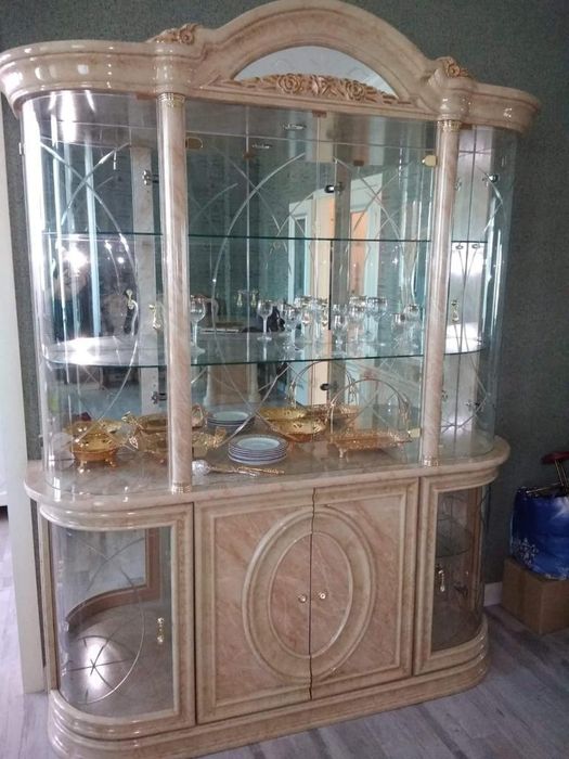 Продаётся гостиная мебель