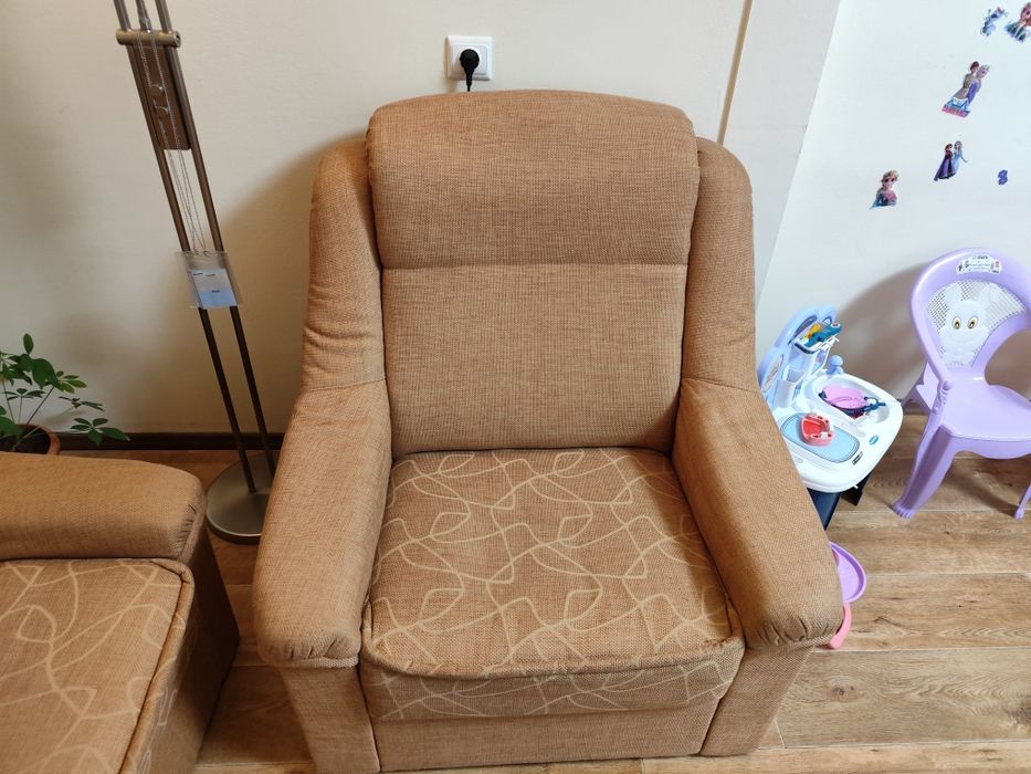 Canapea extensibila + 2 fotolii.