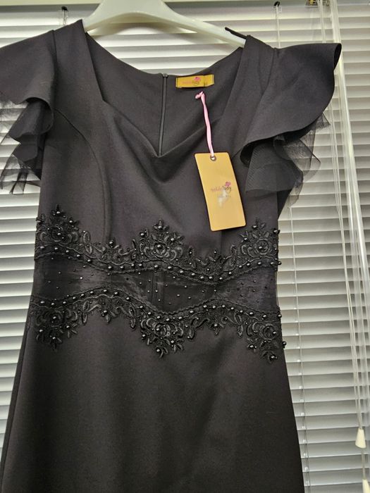 Дълга черна рокля