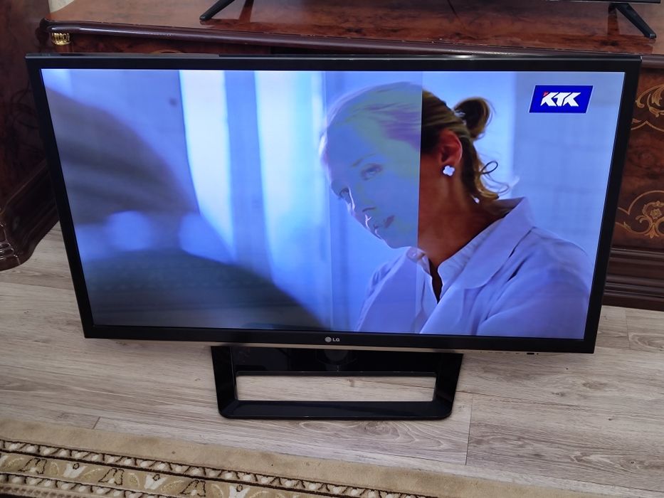 Телевизор LG42LM580T