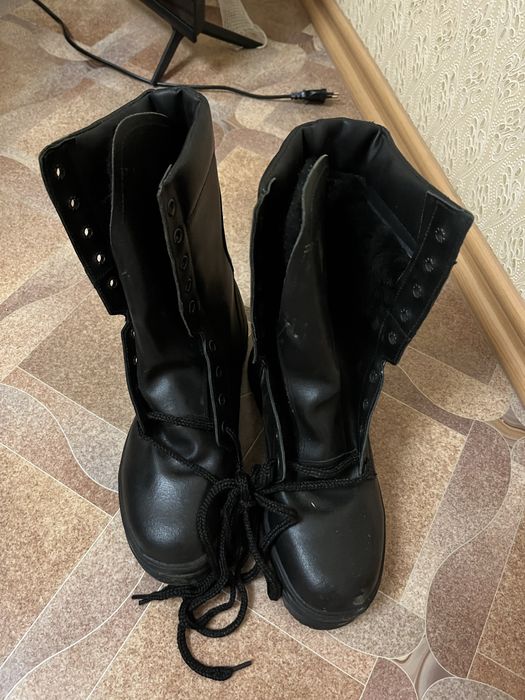 Продам берцы 39 р зимнии