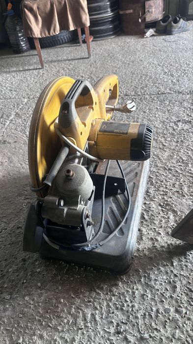 Монтадная пила DeWalt