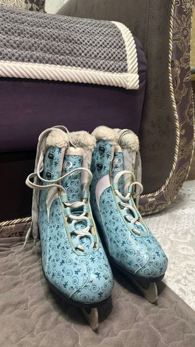 Продам конькь ,,,