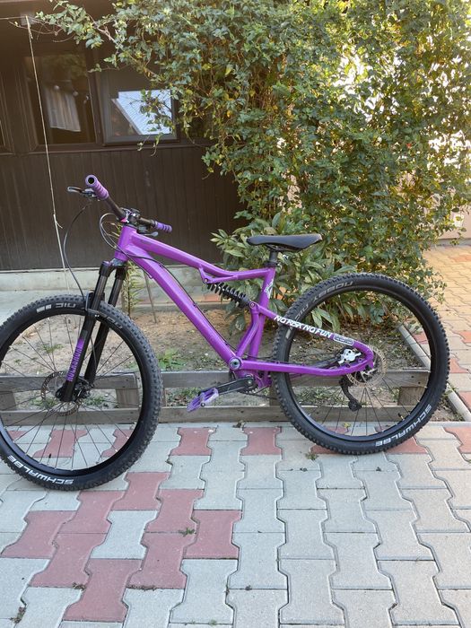 Bicicleta full suspension