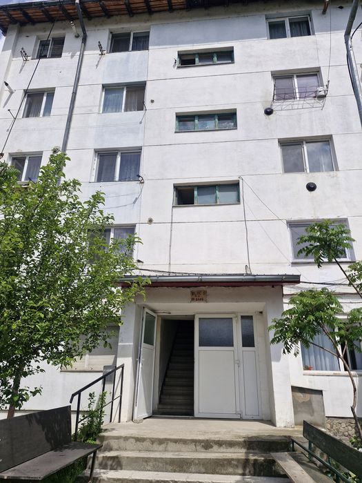 Apartament 2camere parter de închiriat.