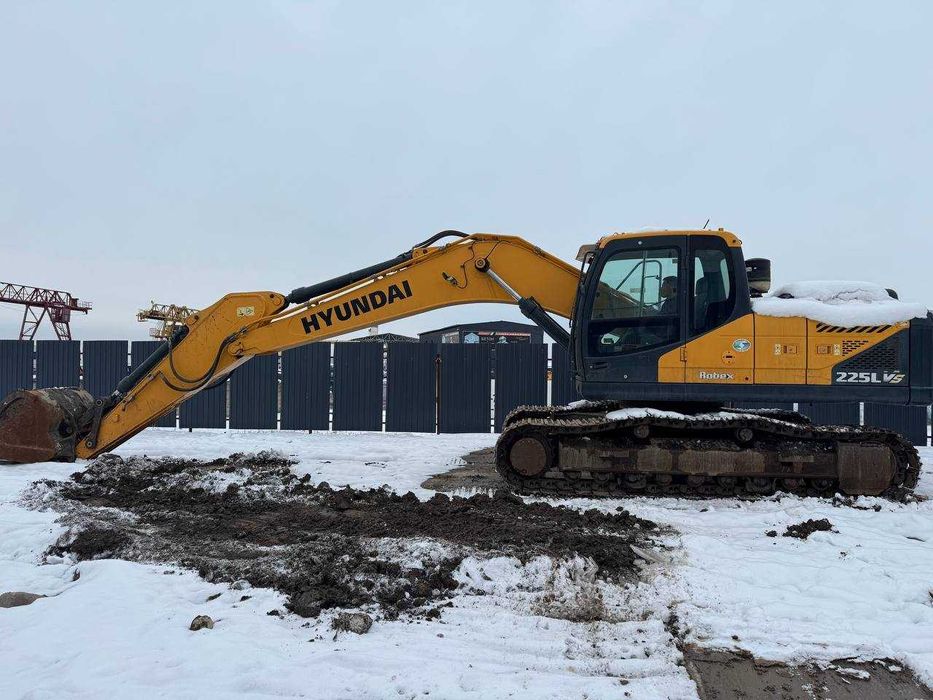 Гусеничный экскаватор HYUNDAI 225L