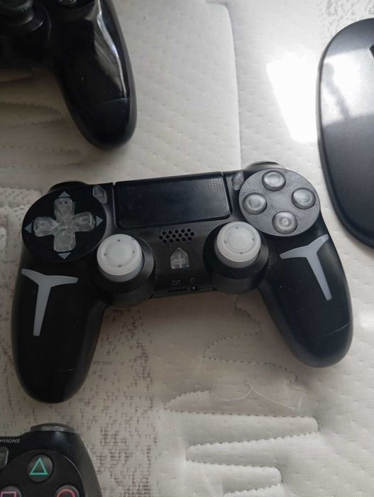 Продавам Play Station 4 PRO 1TB с игри