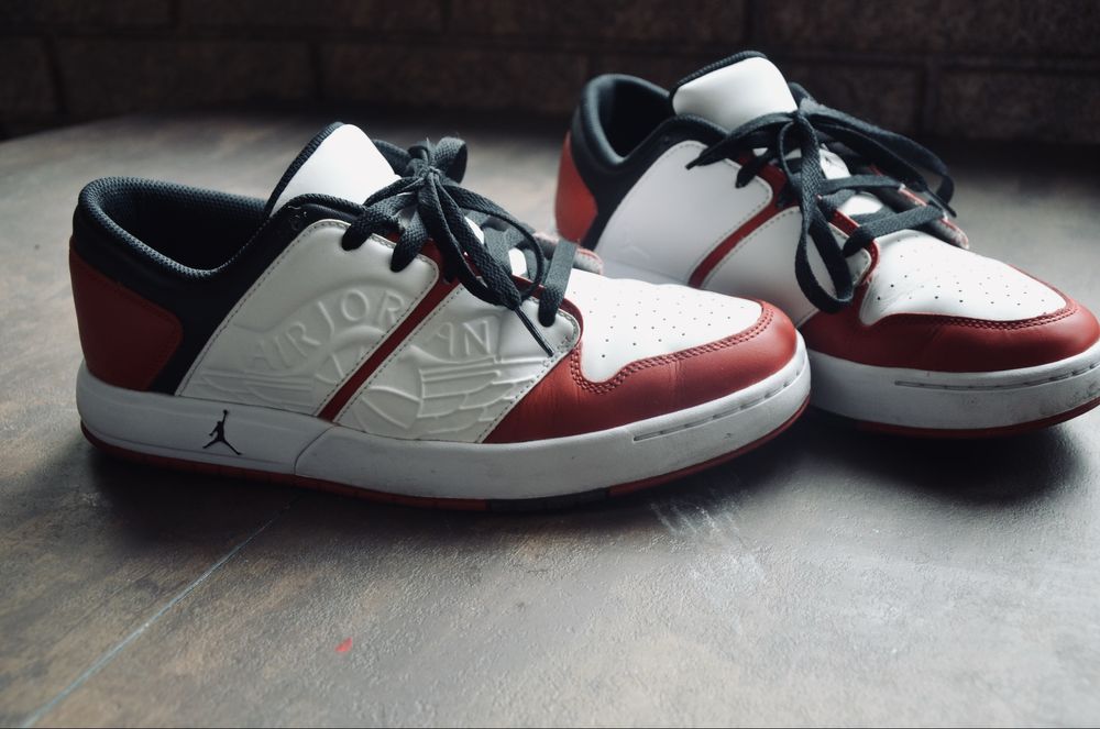 Срочно продаю кроссовки