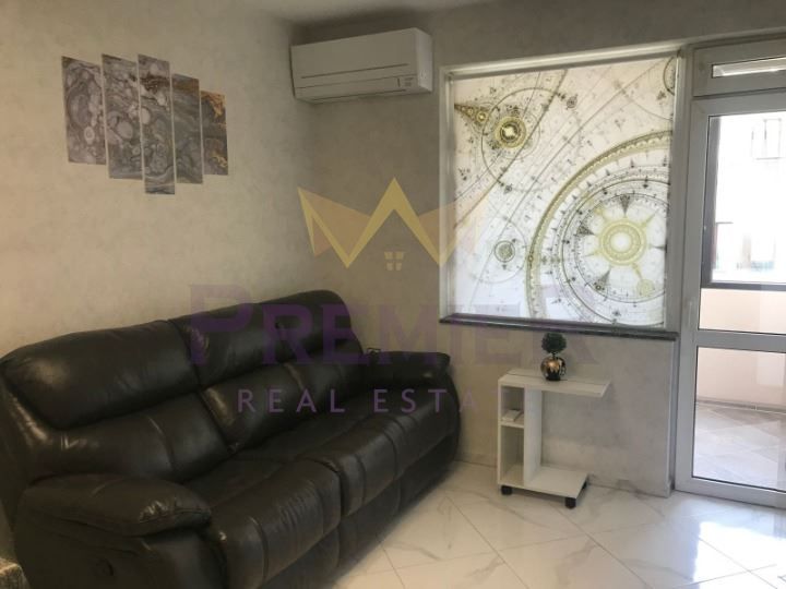 Дава се под наем Двустаен апартамент в Варна, Център - 65 кв.м за 765 € - Снимка #2