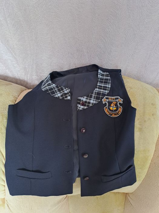 продам школьную форму на девочку