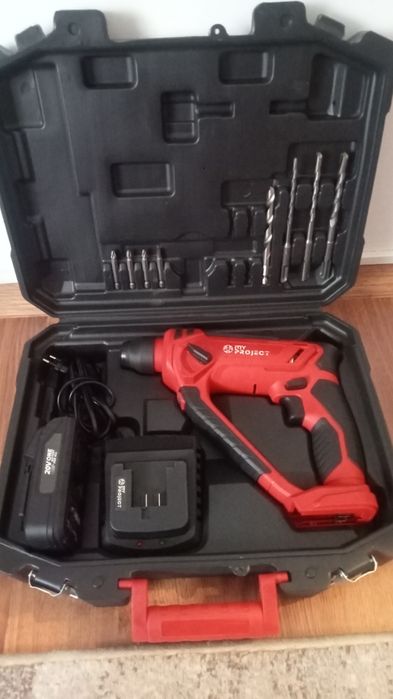 Bormașină cu percuție pe acumulator
