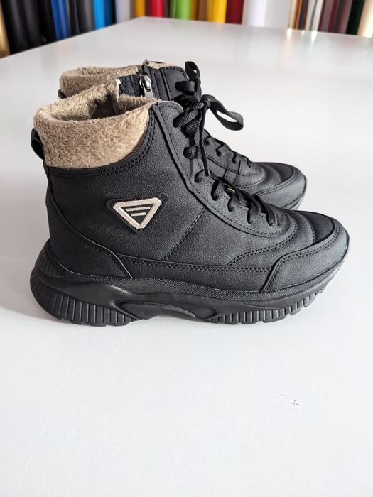 Ghete negre îmblănite