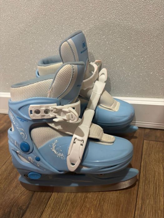 Коньки(5000), ролики (3000) тенге