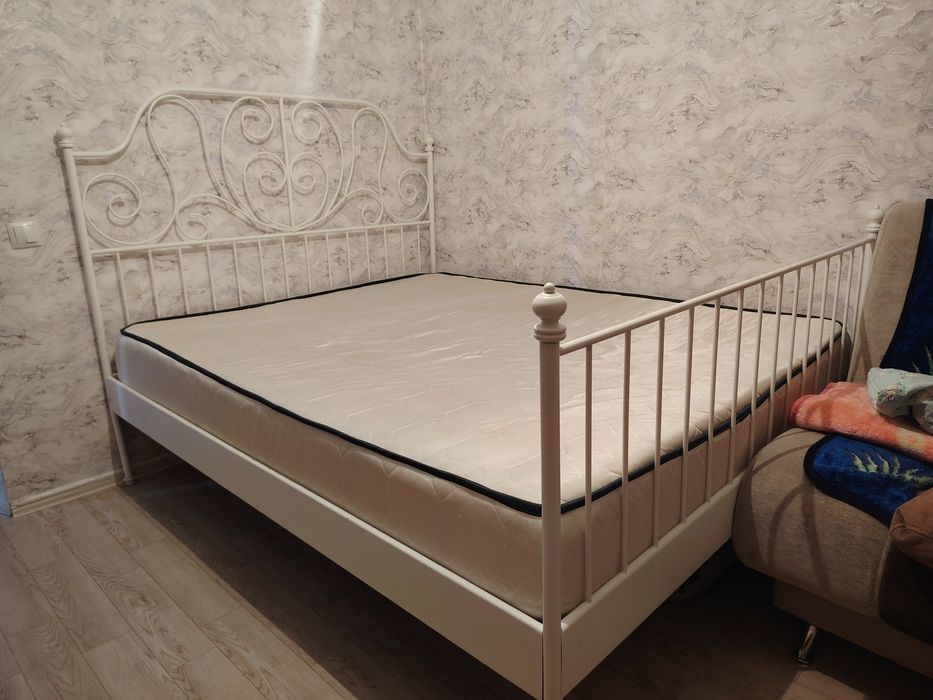 Продам двух спальную кровать