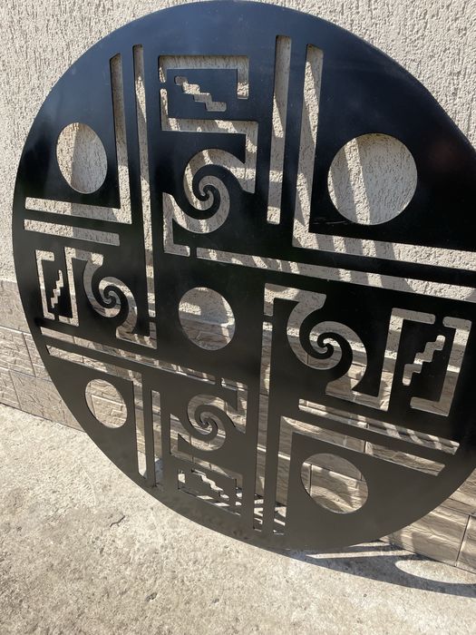 Panou Decorativ Metalic Rotund – Design Aztec/Maya, Decupat Laser